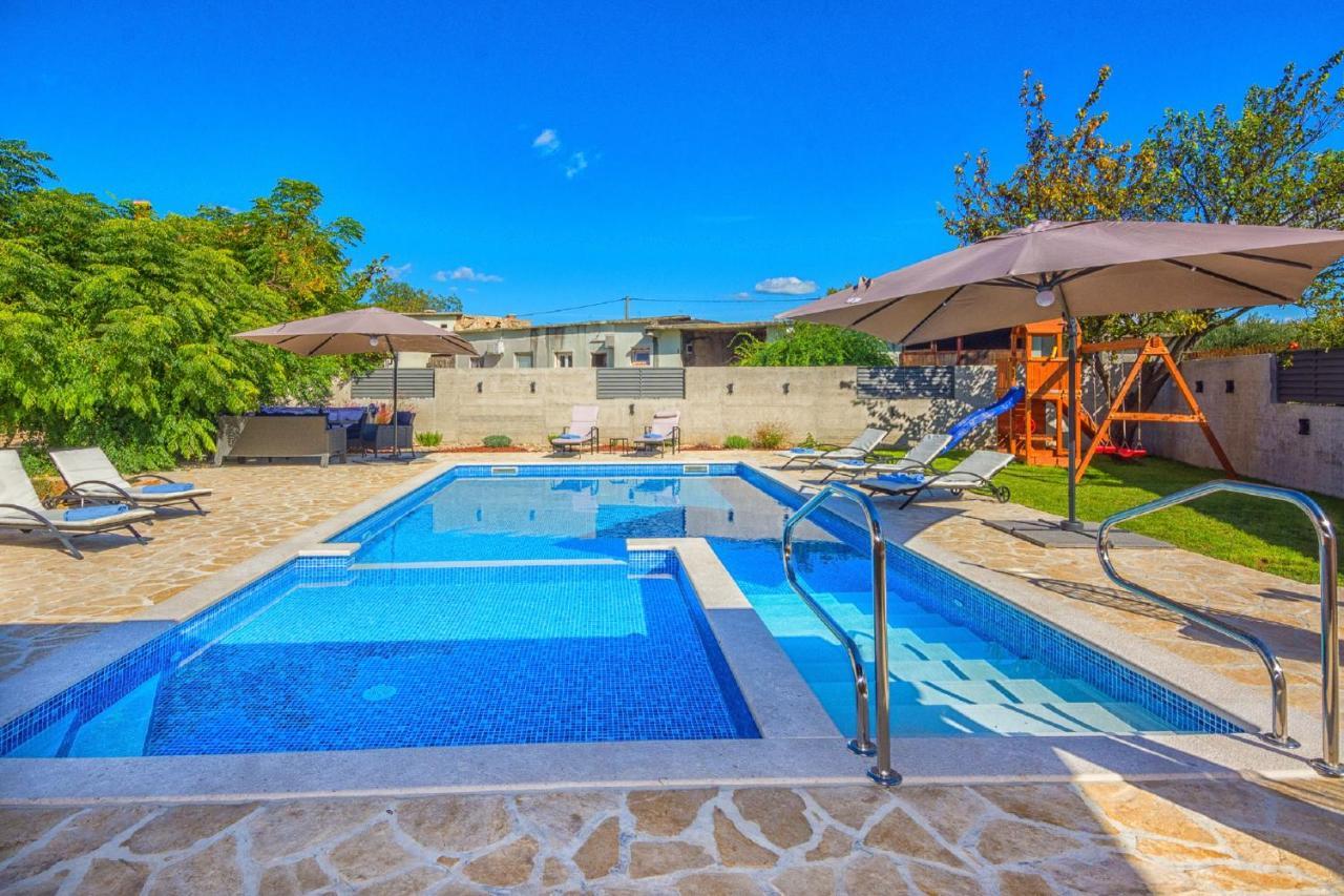 Holiday Home Tower With Private Pool, Sauna And Quads Smilcic Exterior photo